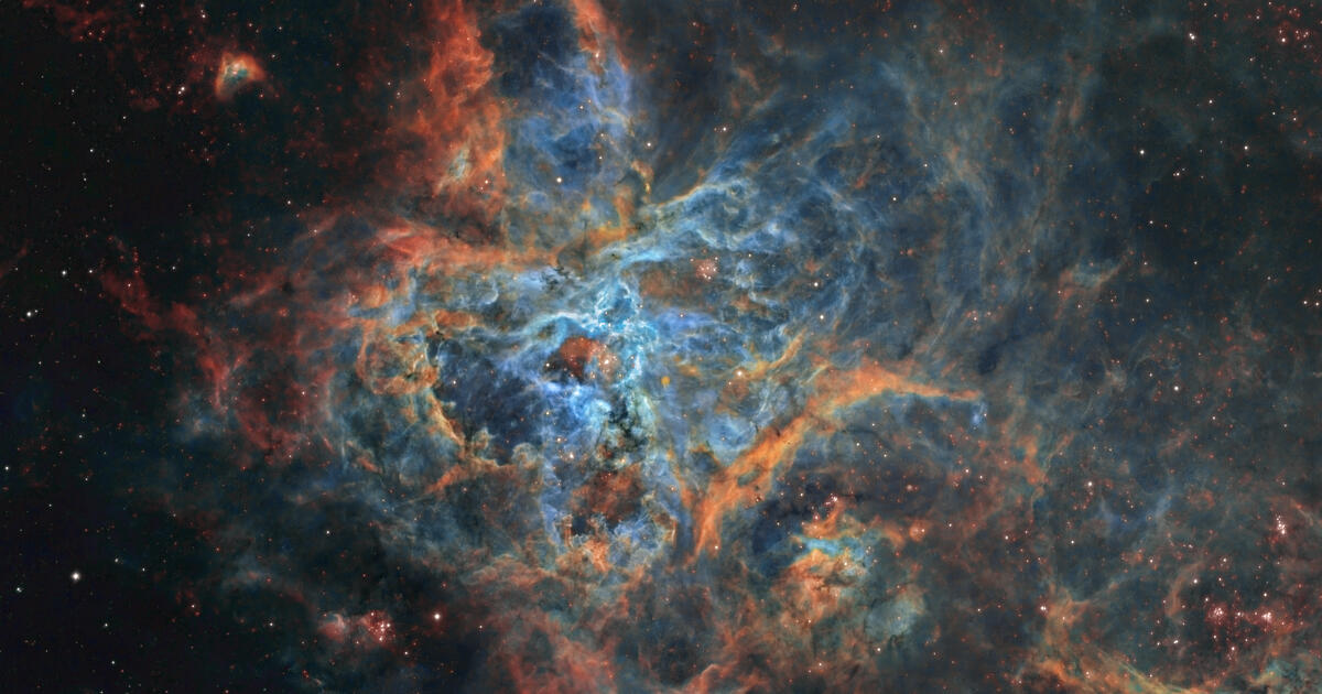 今週のハッブル画像で明るく輝くタランチュラ星雲